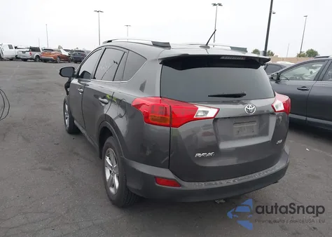 2015 Toyota Rav4 Xle z USA, uszkodzony, nr VIN JTMWFREV2FJ035188